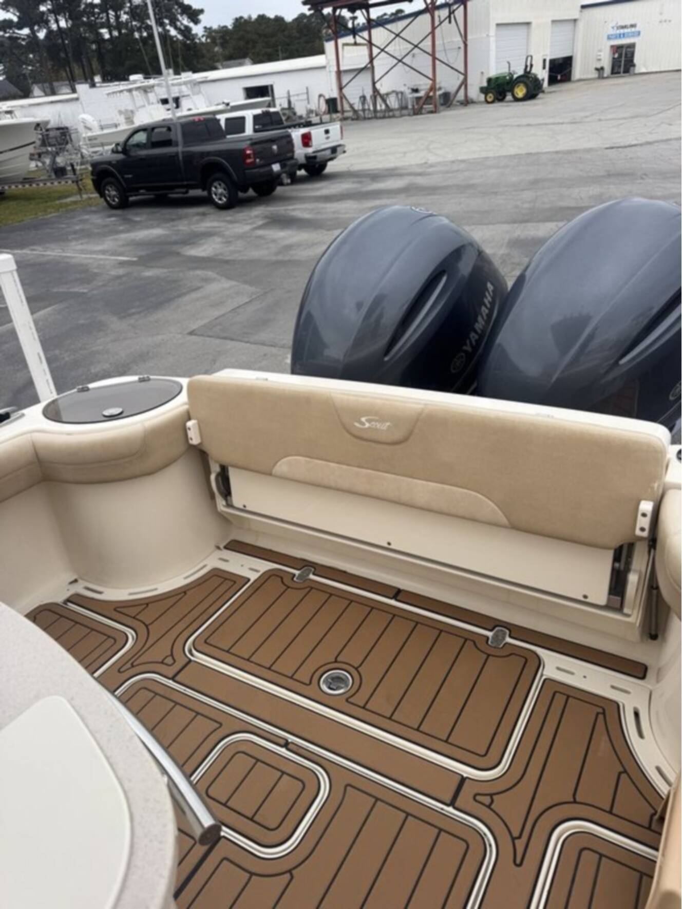 A photo of this 2018 Scout Boats 275 LXF