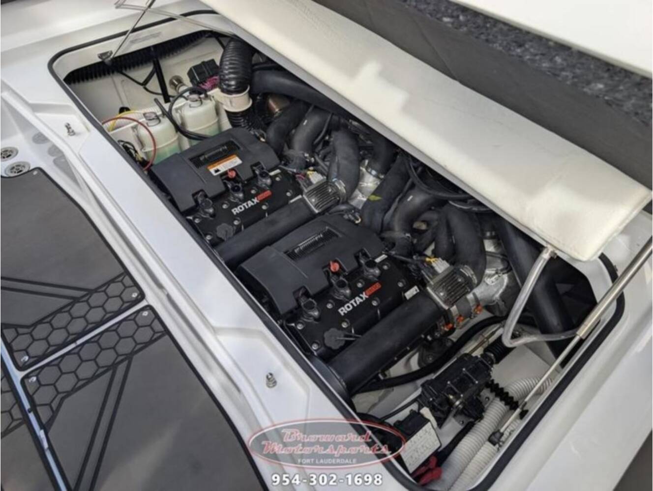 A photo of this 2026 Scarab 255 Open LX