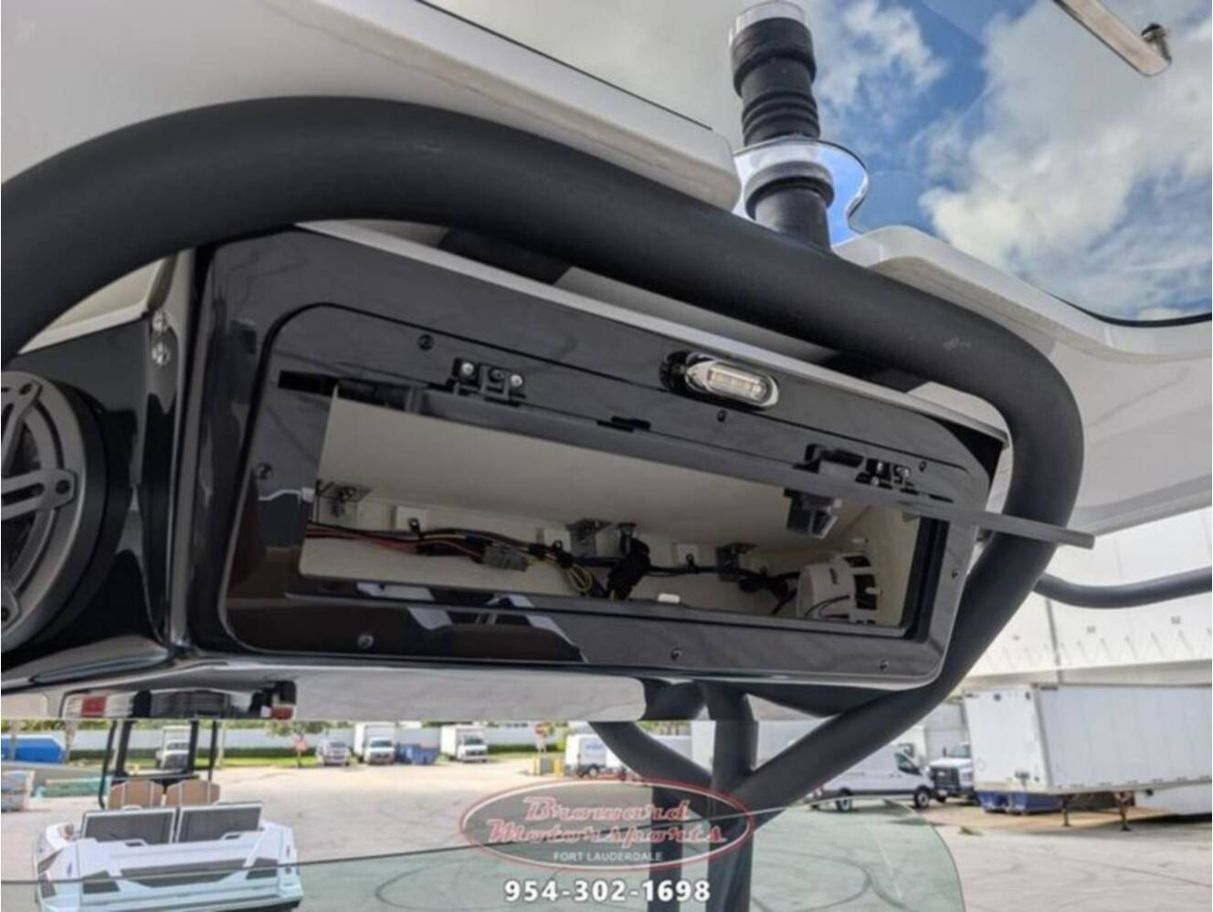 A photo of this 2026 Scarab 255 Open LX