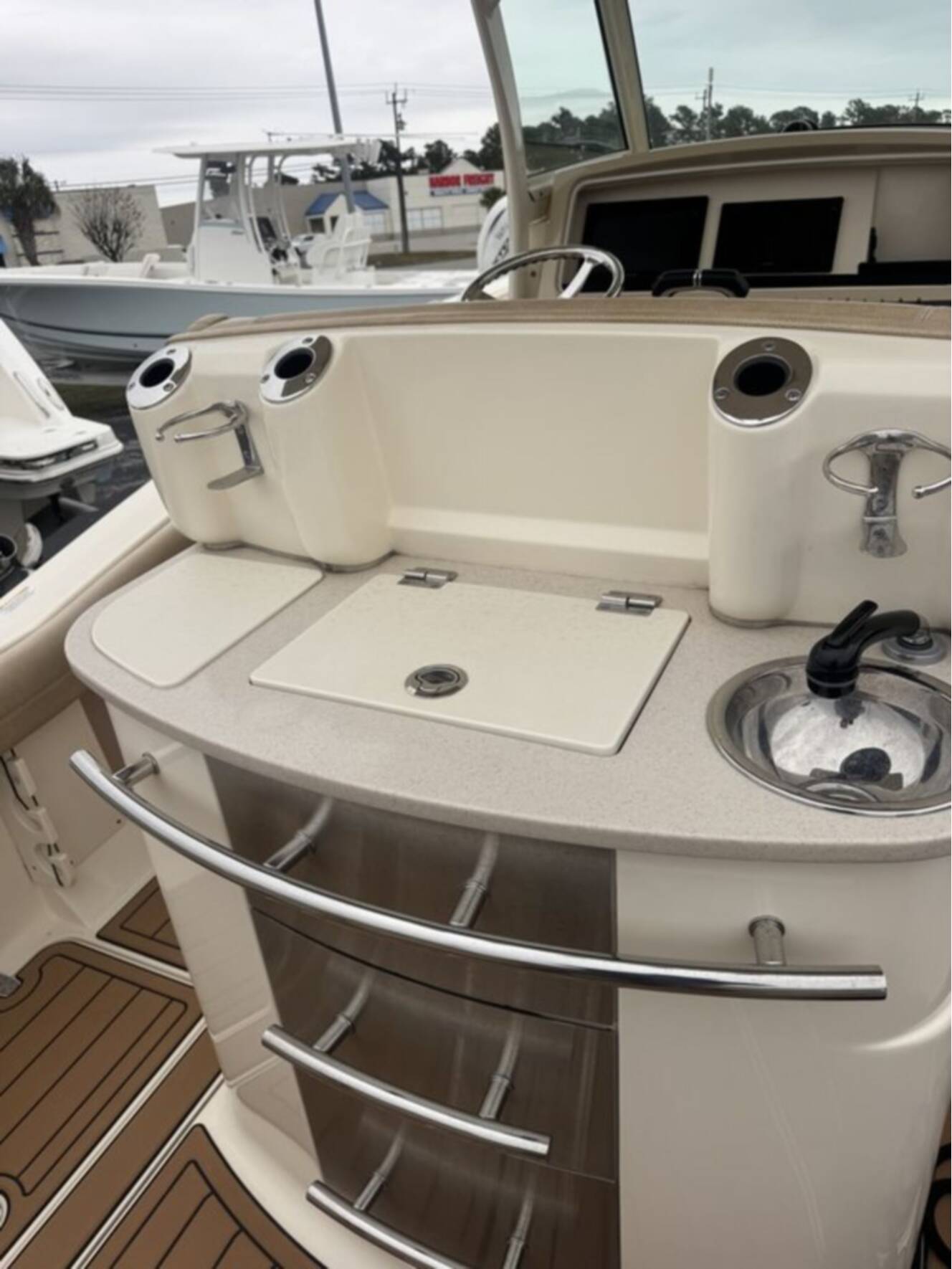 A photo of this 2018 Scout Boats 275 LXF