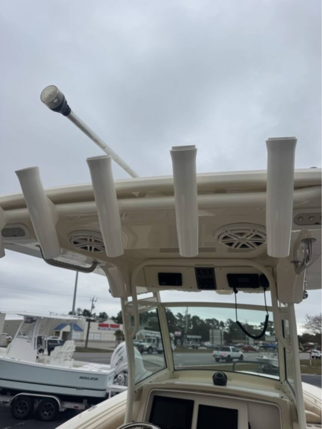 A photo of this 2018 Scout Boats 275 LXF