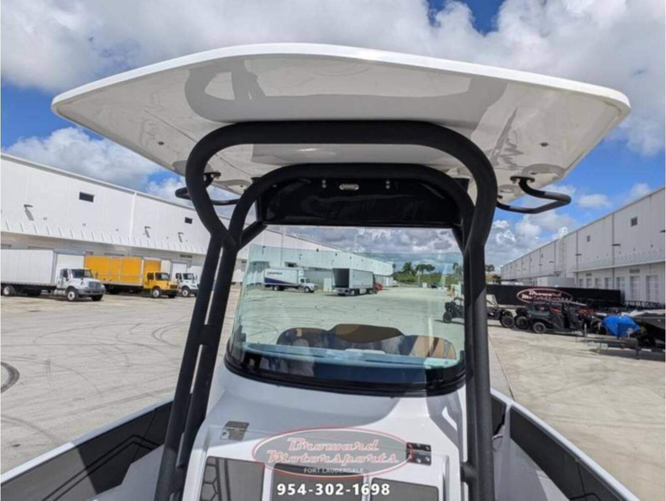 A photo of this 2026 Scarab 255 Open LX