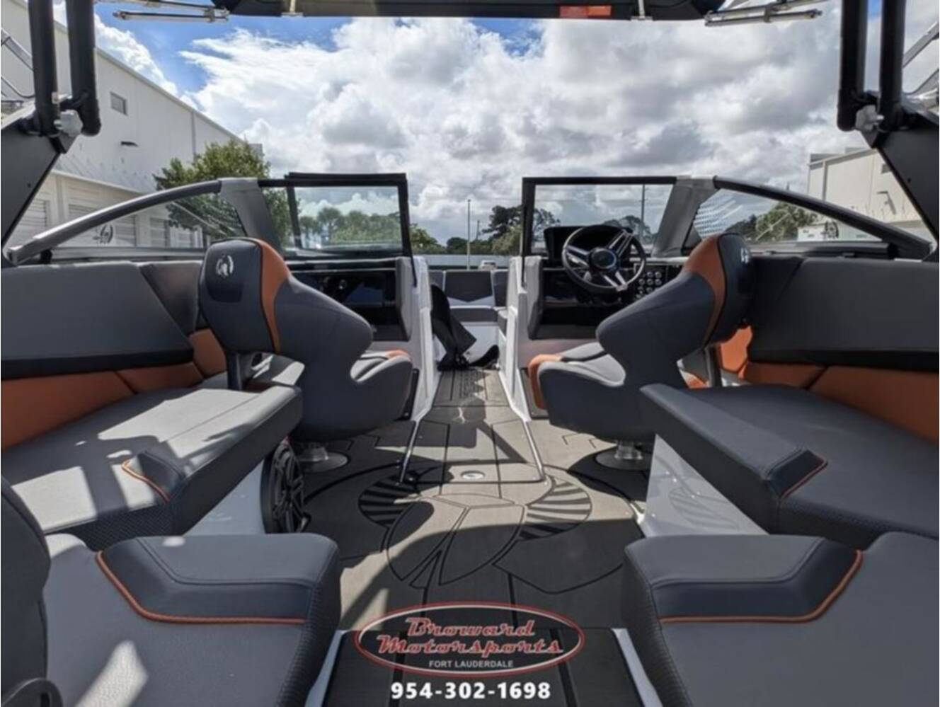 A photo of this 2026 Scarab 235 LX Wake