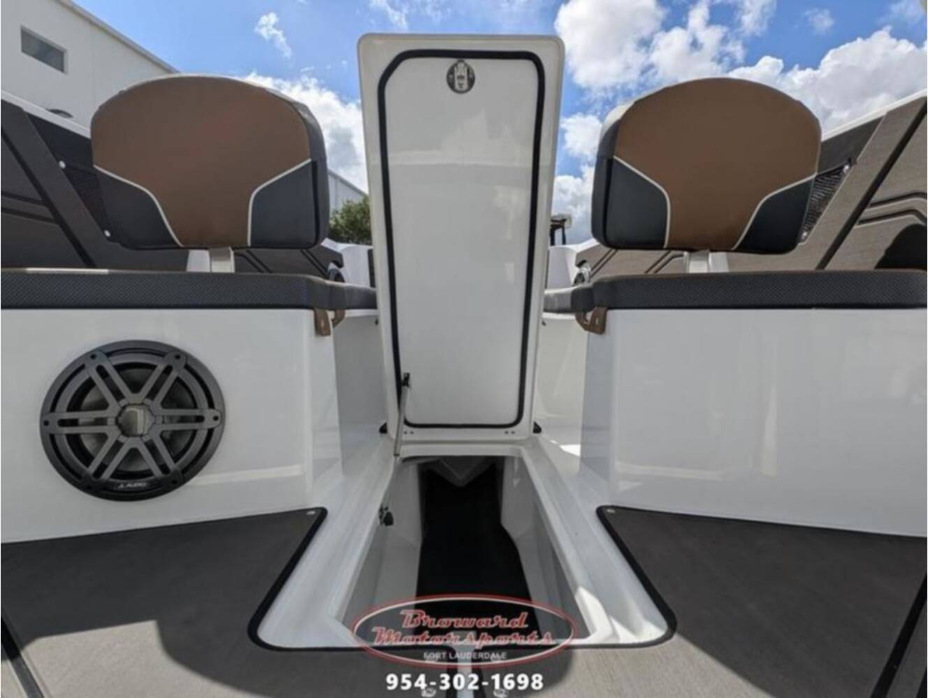 A photo of this 2026 Scarab 255 Open LX