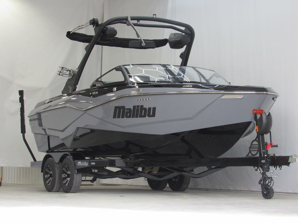 2025 Malibu Boats 22 LSV Ski and Wakeboard Boat boat