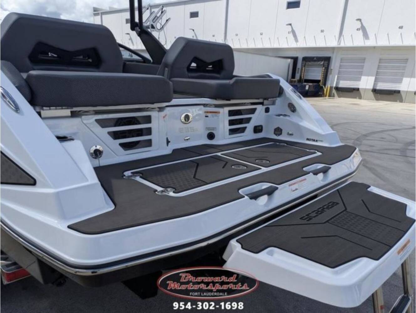 A photo of this 2026 Scarab 235 LX Wake