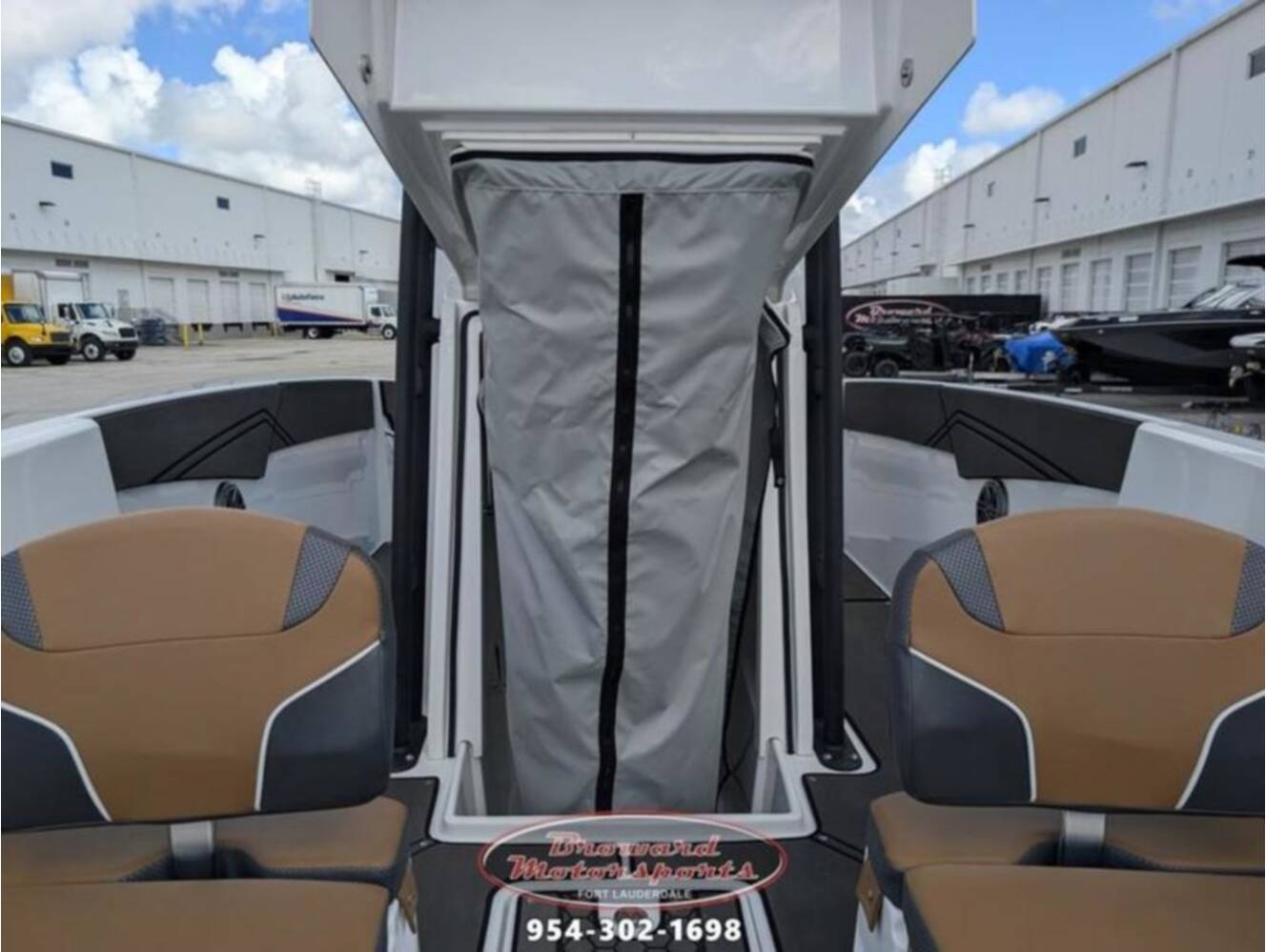 A photo of this 2026 Scarab 255 Open LX