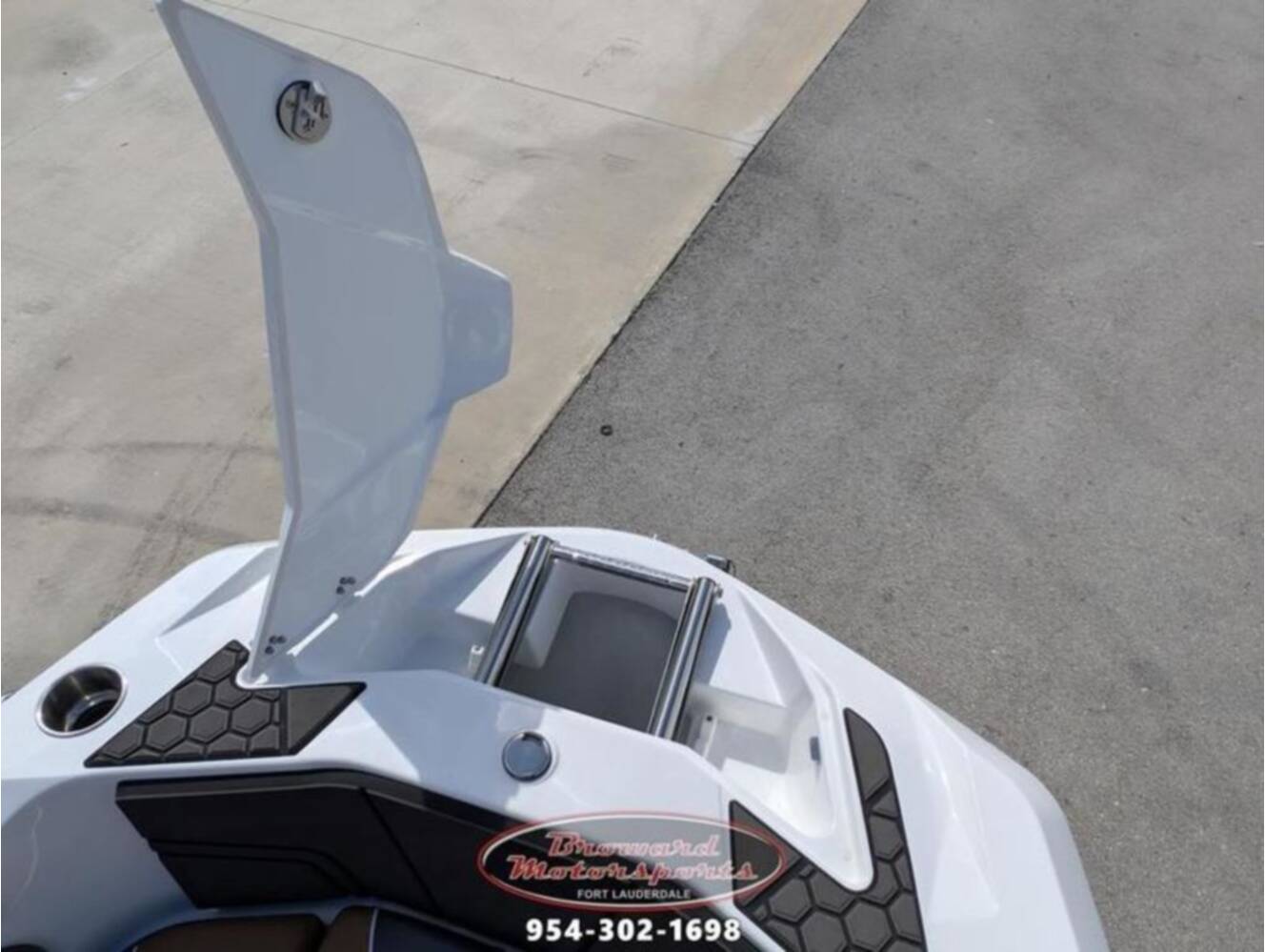 A photo of this 2026 Scarab 255 Open LX