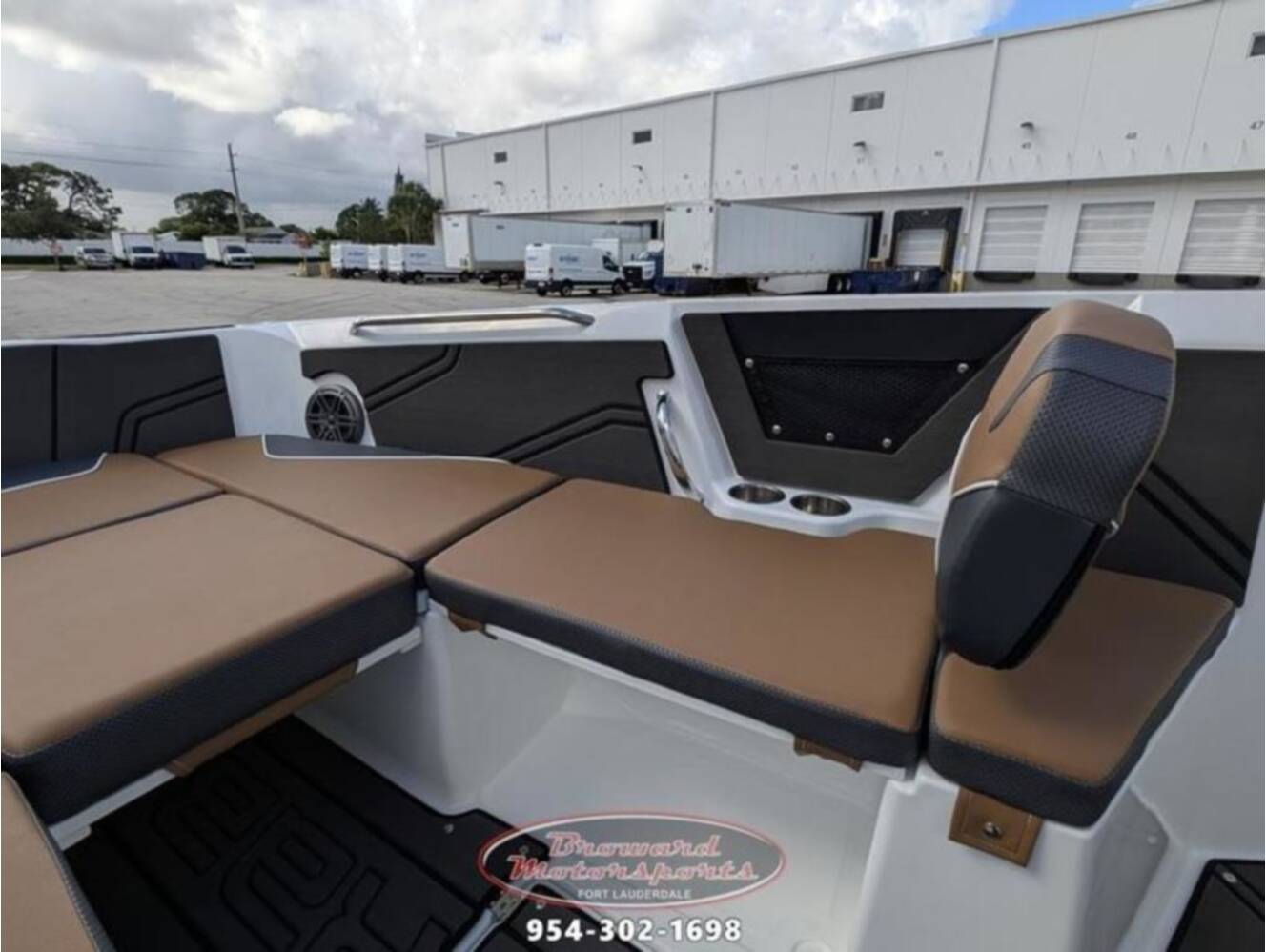 A photo of this 2026 Scarab 255 Open LX