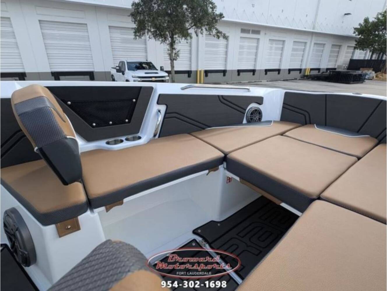 A photo of this 2026 Scarab 255 Open LX