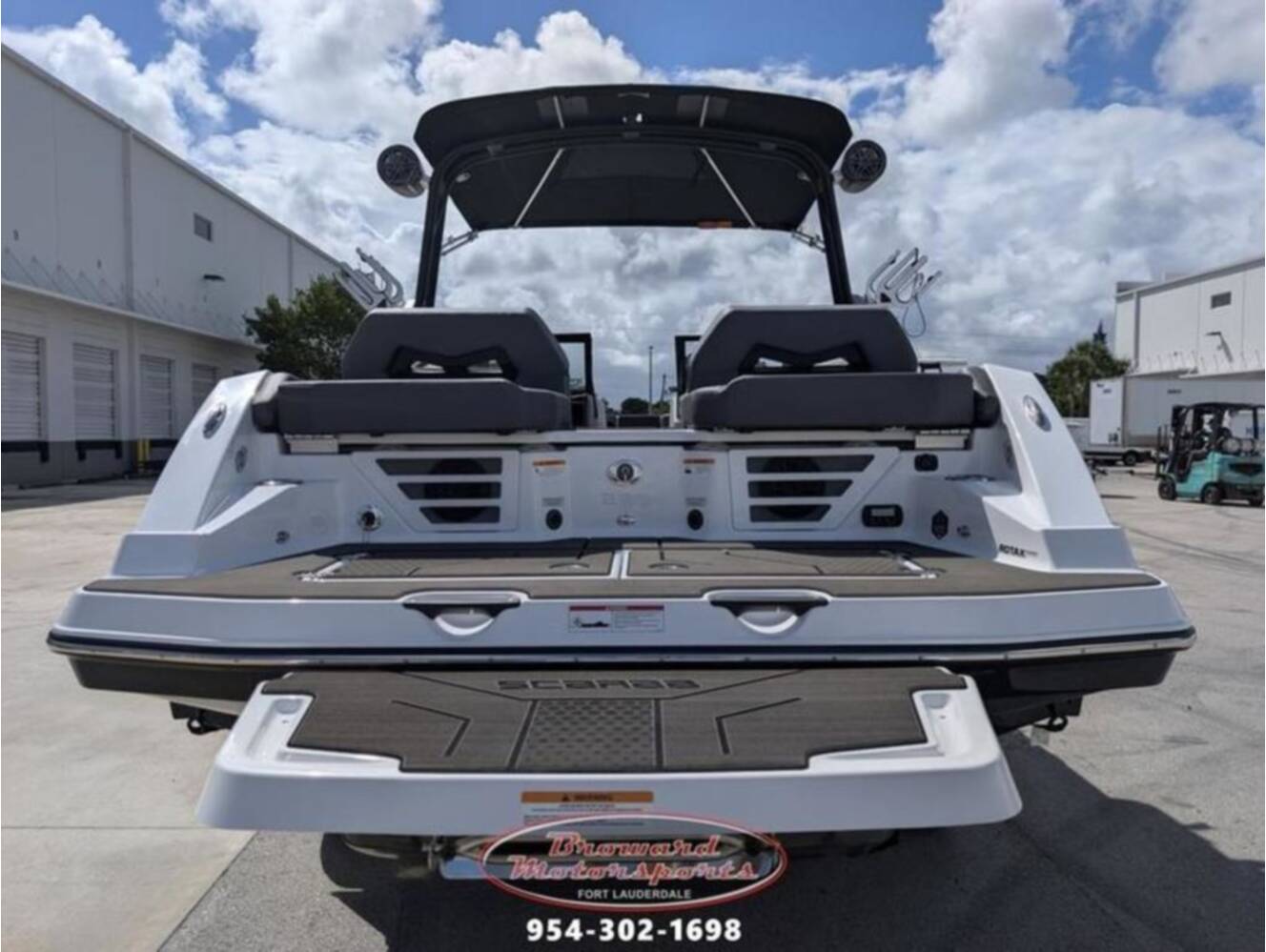 A photo of this 2026 Scarab 235 LX Wake