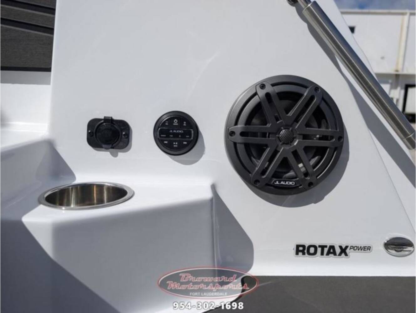 A photo of this 2026 Scarab 255 Open LX