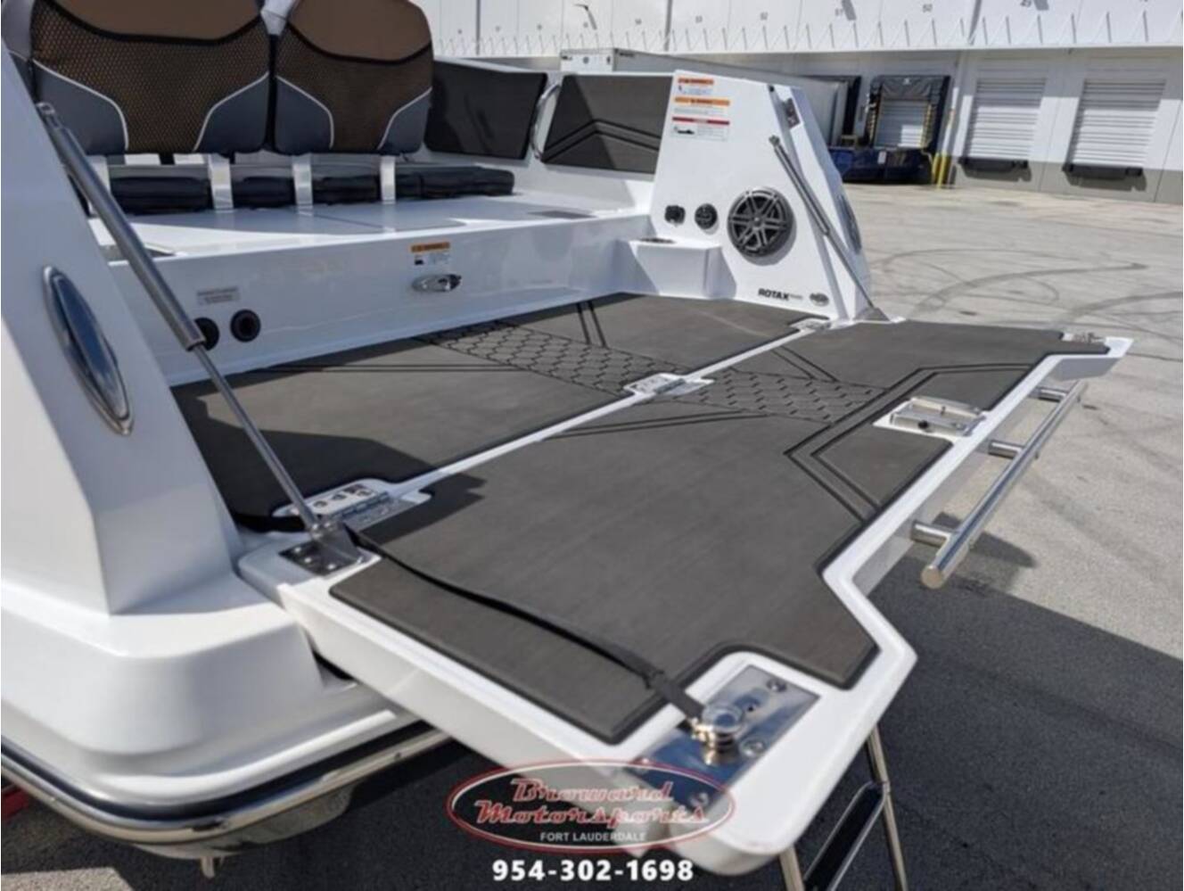 A photo of this 2026 Scarab 255 Open LX