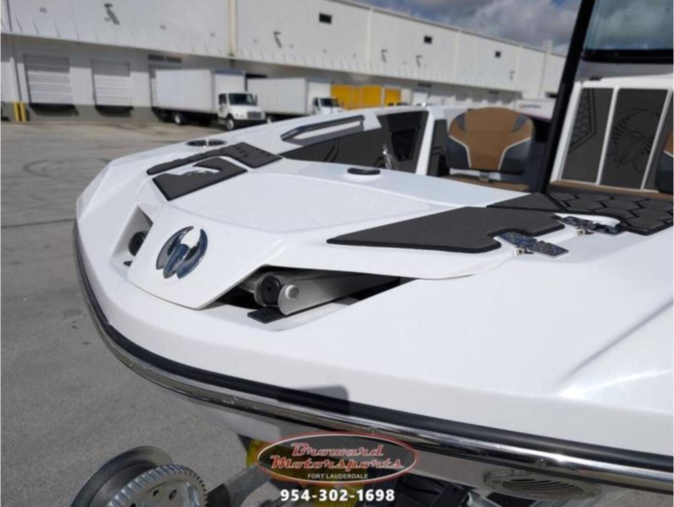 A photo of this 2026 Scarab 255 Open LX