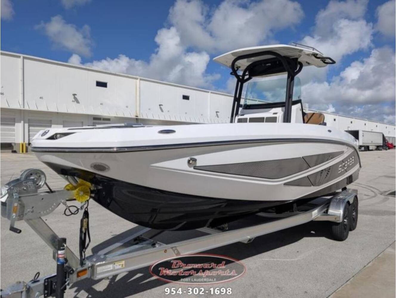 A photo of this 2026 Scarab 255 Open LX