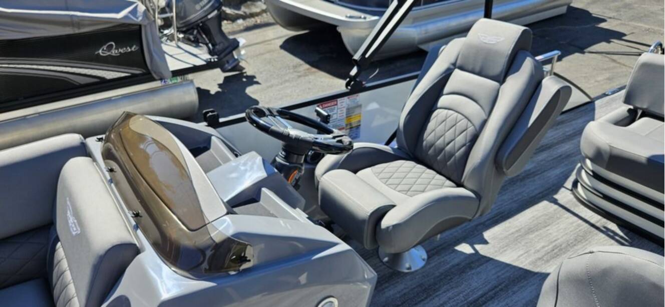 A photo of this 2026 Bennington L Swingback 24 LSB