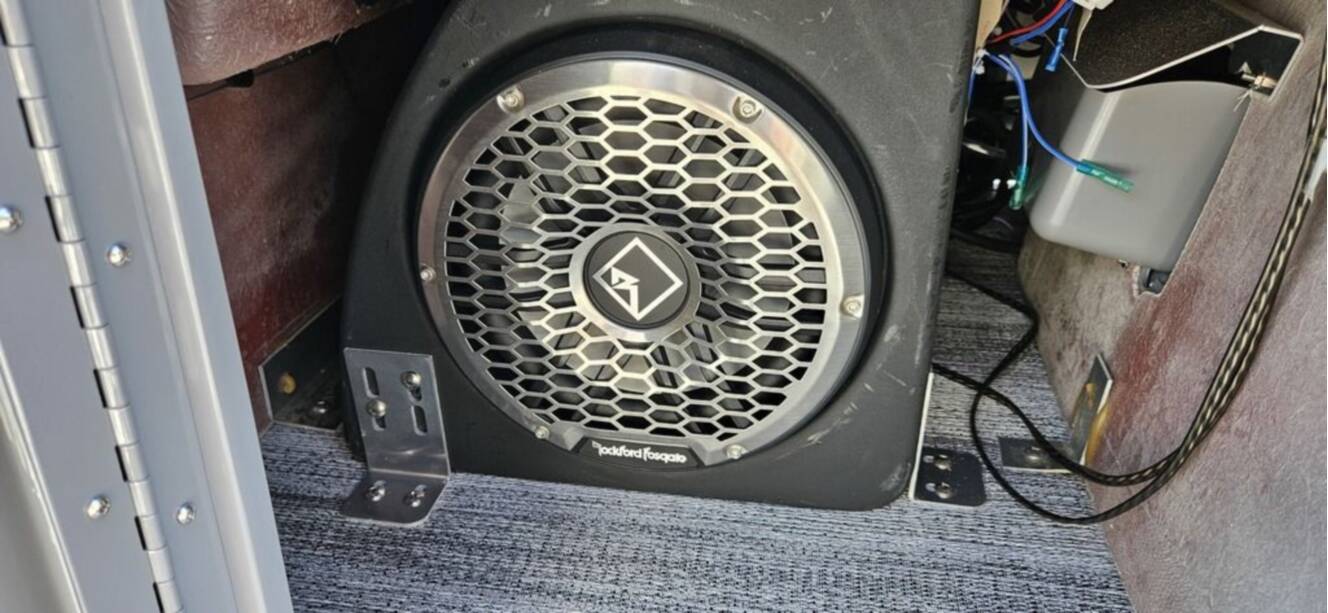 A photo of this 2026 Bennington L Swingback 24 LSB