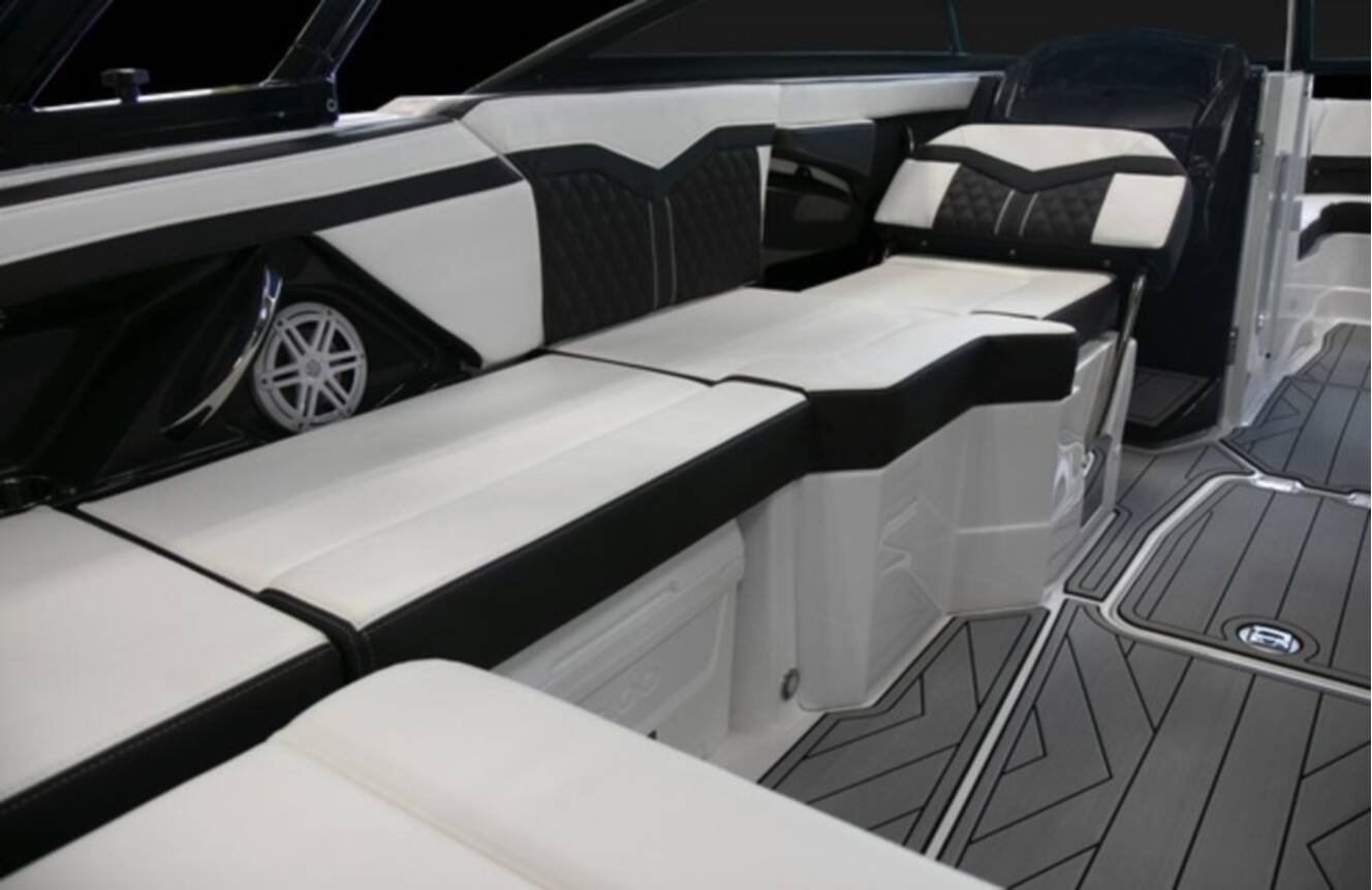 A photo of this 2026 Monterey 255SS