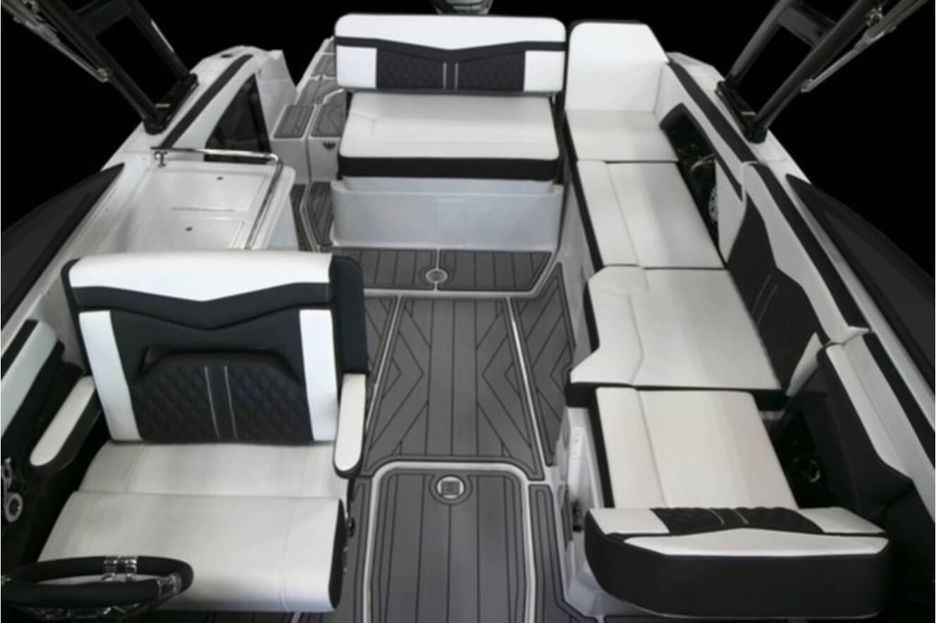 A photo of this 2026 Monterey 255SS