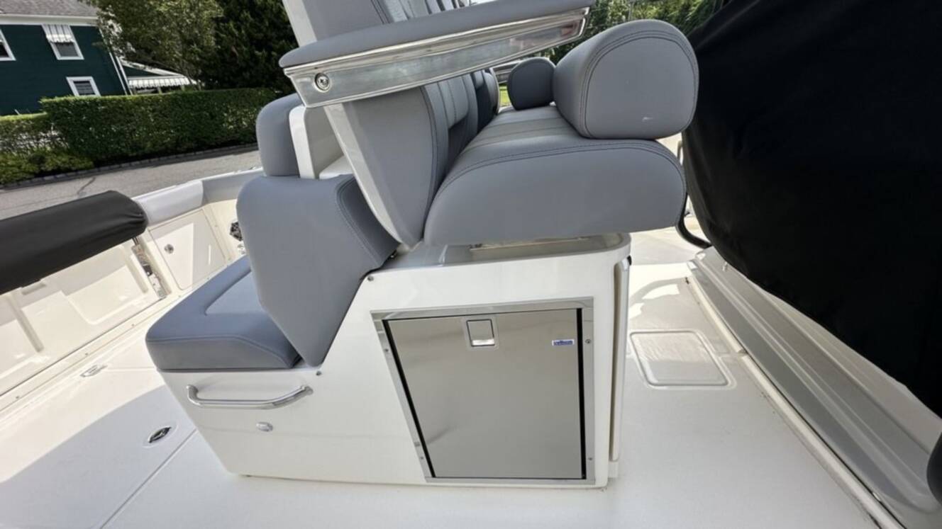 A photo of this 2025 Boston Whaler 330 Outrage