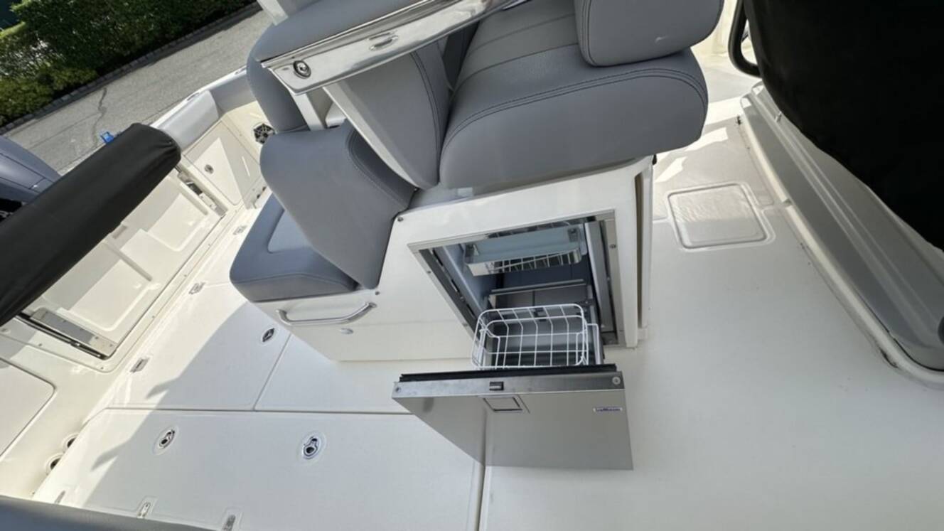 A photo of this 2025 Boston Whaler 330 Outrage