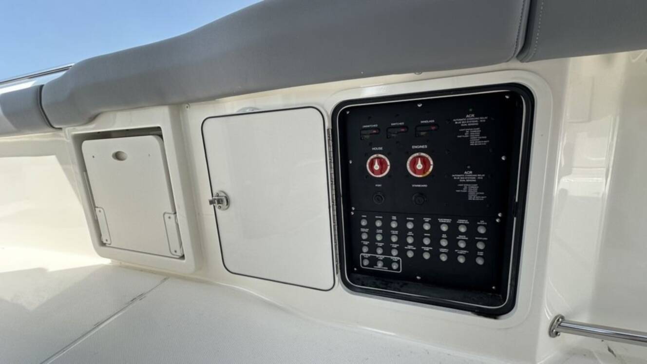 A photo of this 2025 Boston Whaler 330 Outrage