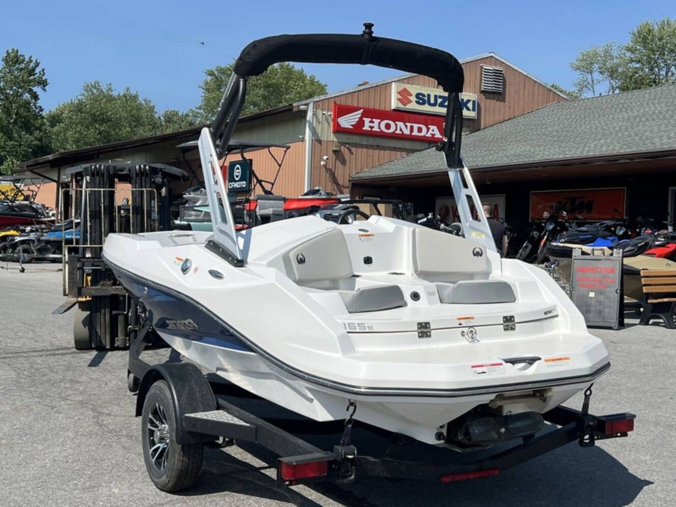 A photo of this 2025 Scarab 165 SE