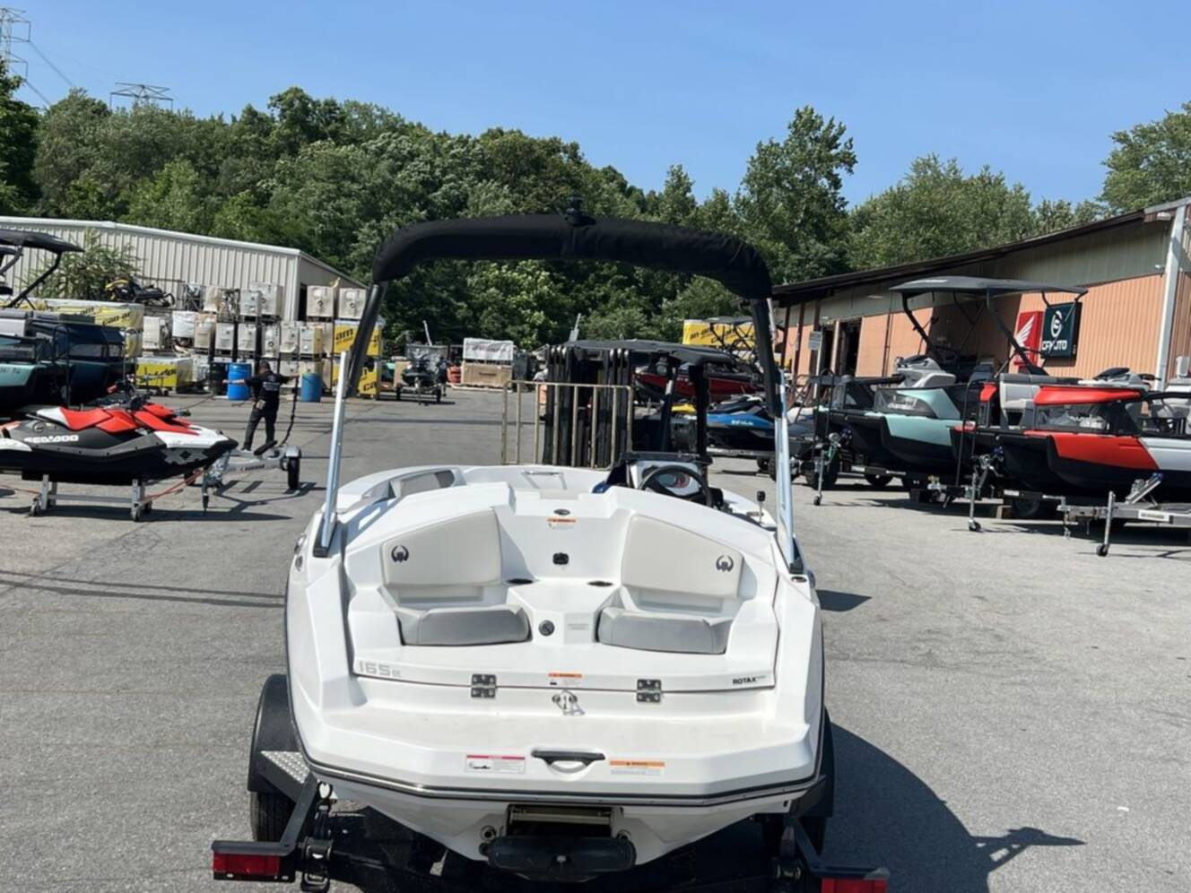 A photo of this 2025 Scarab 165 SE