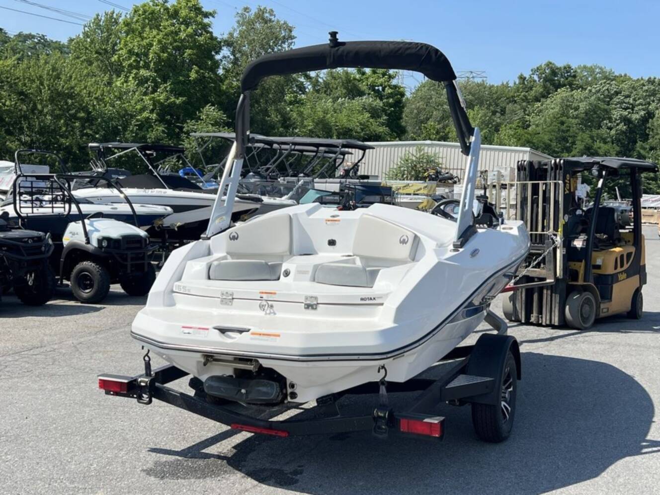 A photo of this 2025 Scarab 165 SE