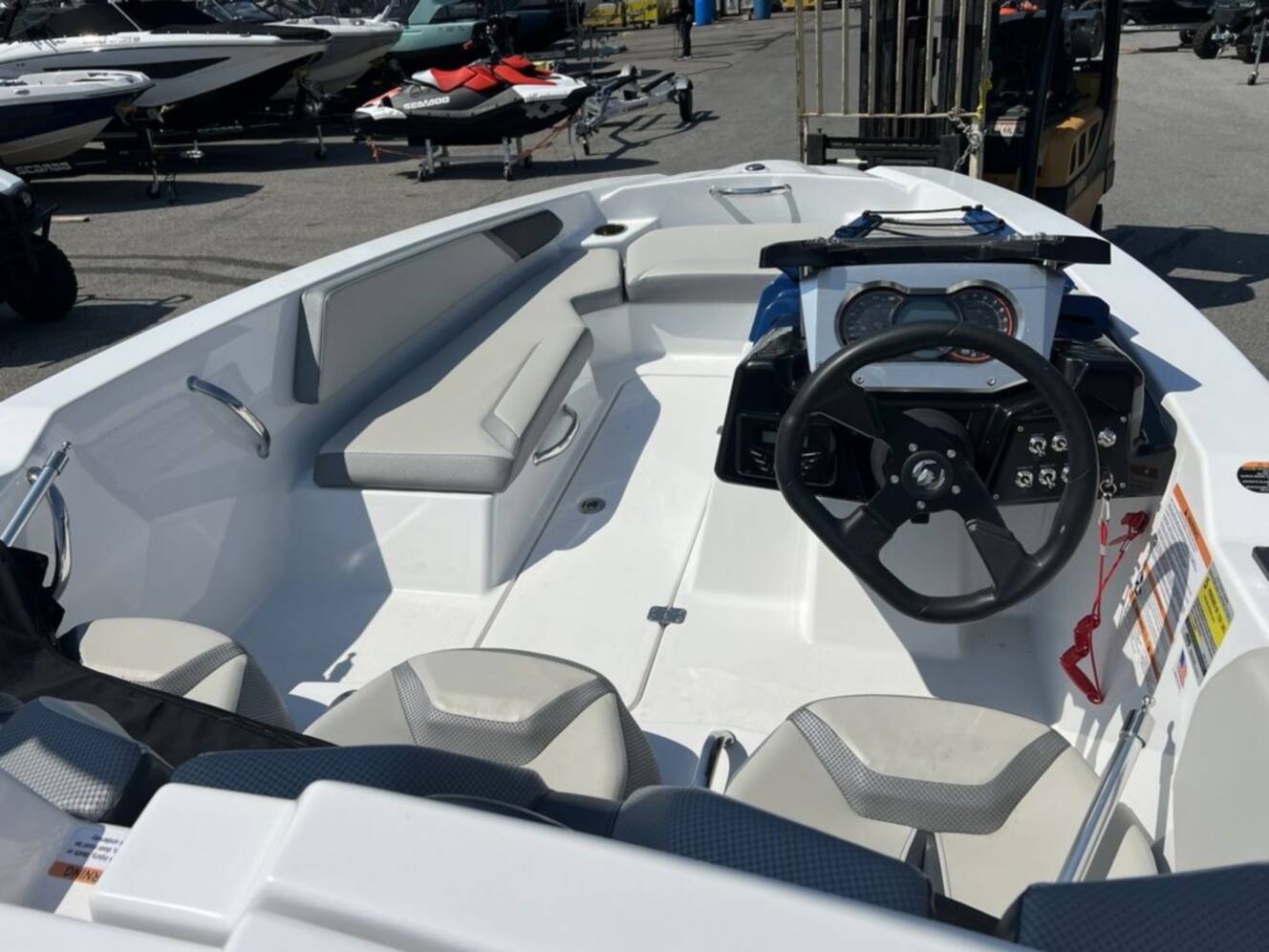 A photo of this 2025 Scarab 165 SE