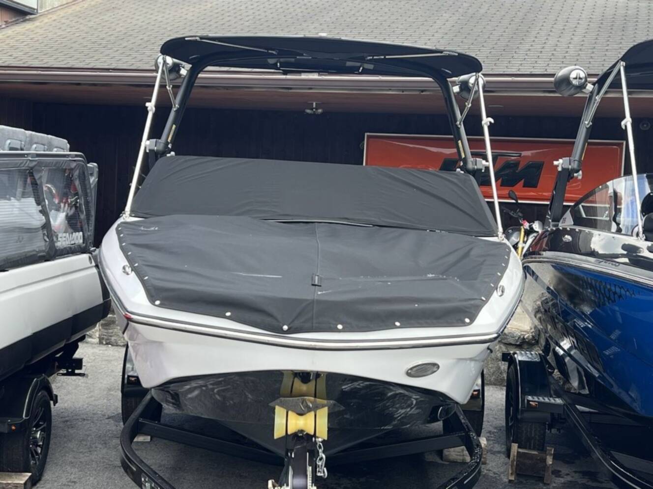 A photo of this 2024 Scarab 215 Wake ID