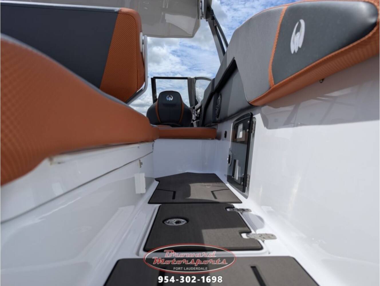 A photo of this 2026 Scarab SB285 LX WAKE