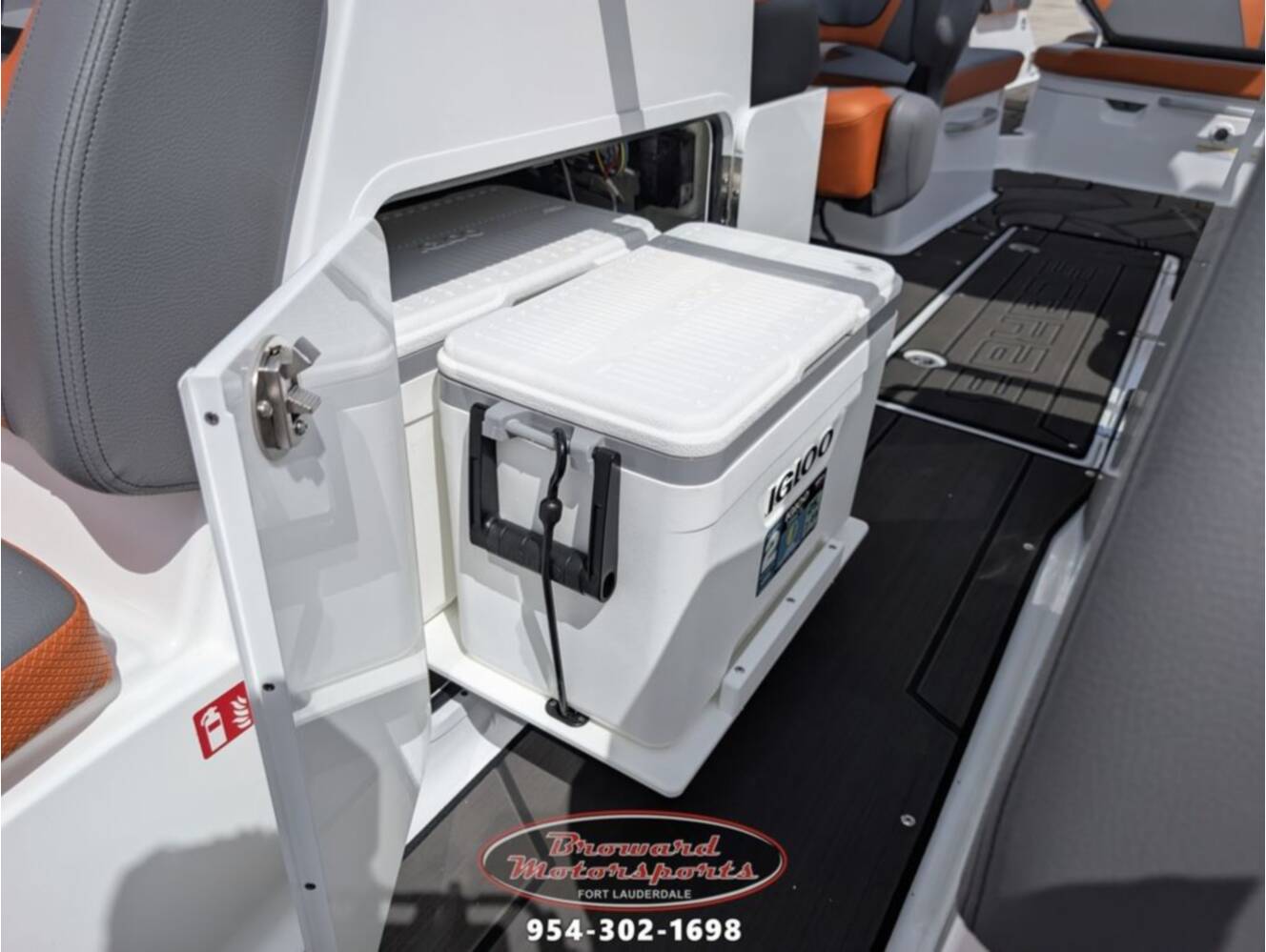 A photo of this 2026 Scarab SB285 LX WAKE