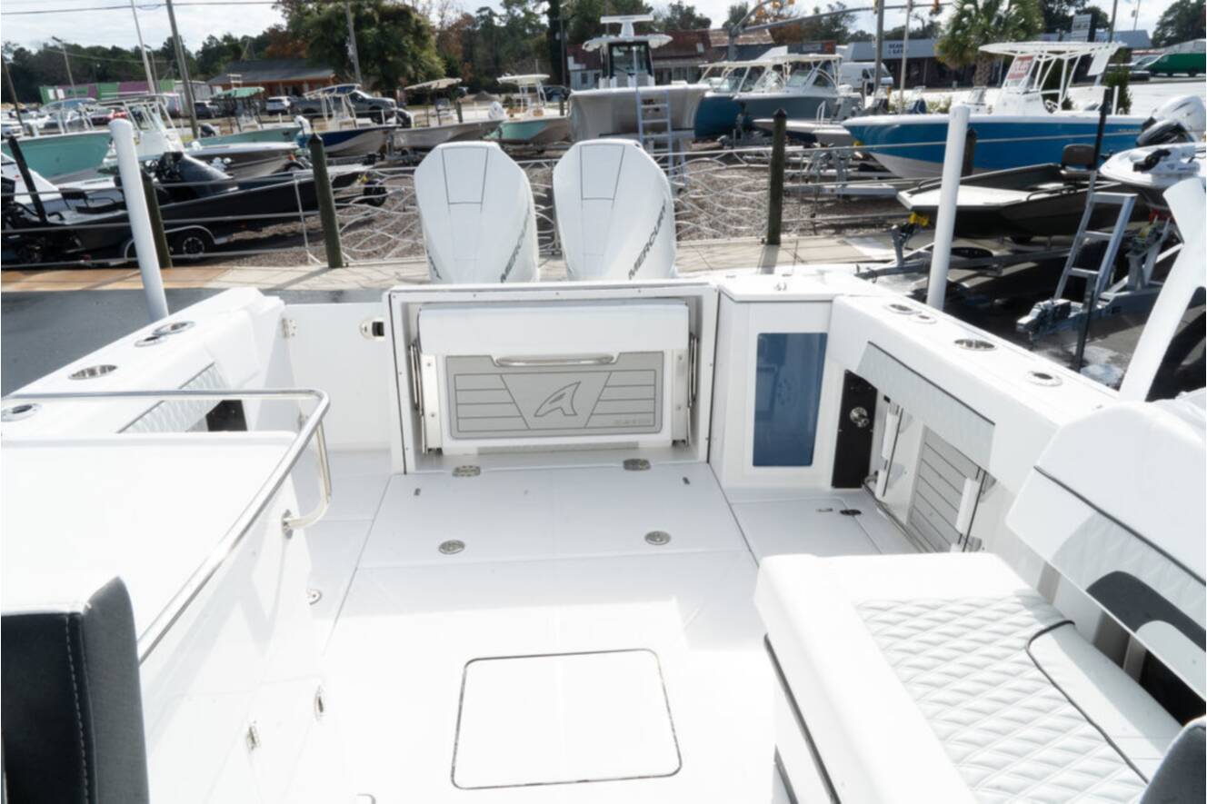 A photo of this 2024 Blackfin 272DC