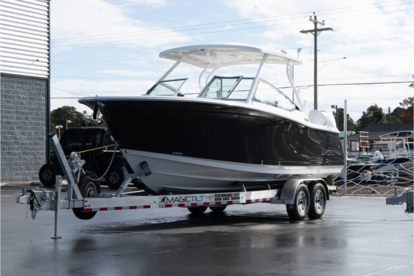A photo of this 2024 Blackfin 272DC