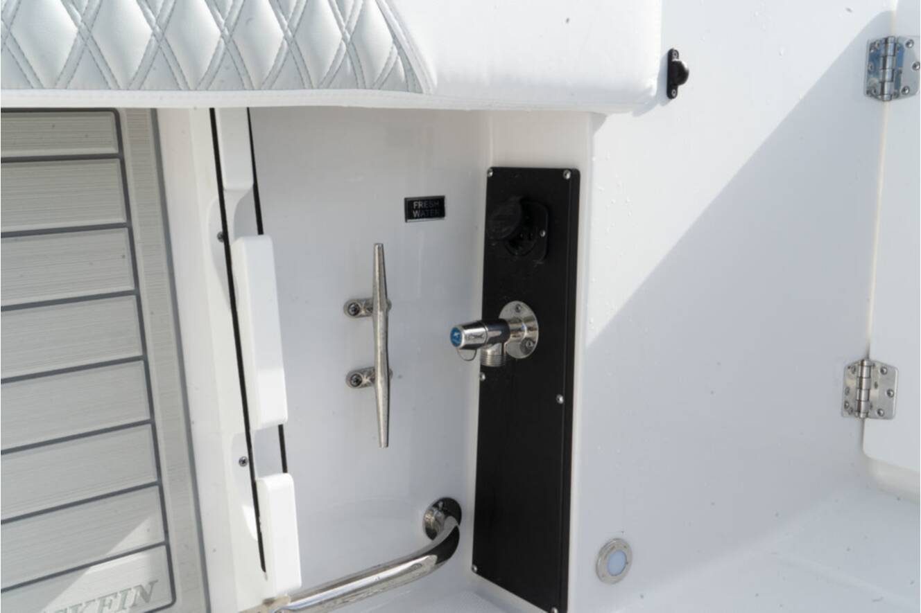 A photo of this 2024 Blackfin 272DC