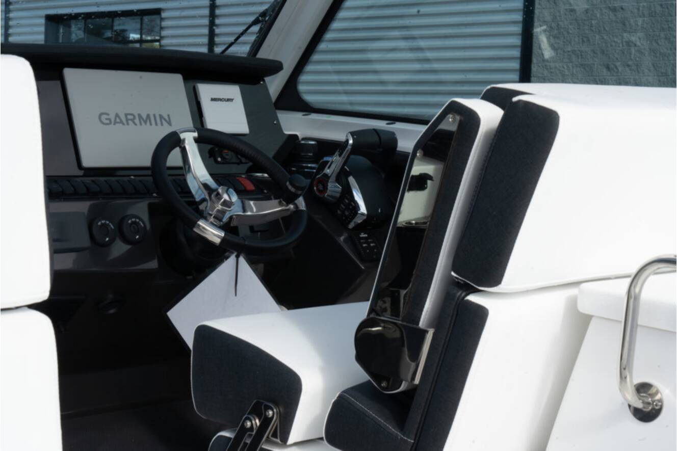 A photo of this 2024 Blackfin 272DC