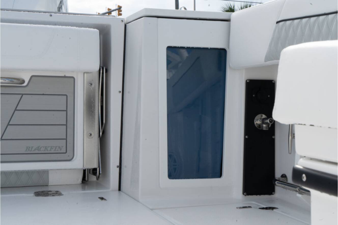 A photo of this 2024 Blackfin 272DC