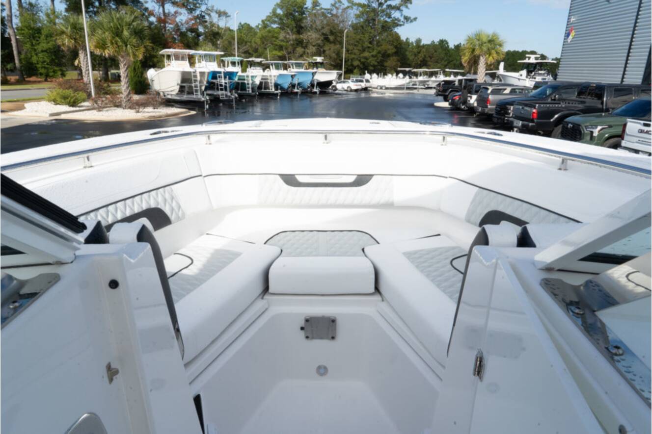 A photo of this 2024 Blackfin 272DC