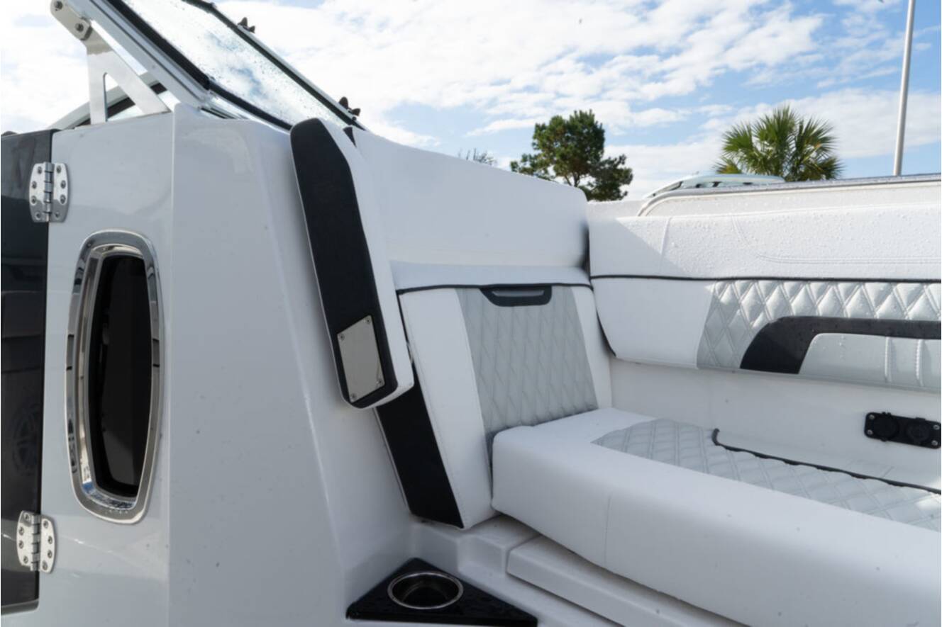 A photo of this 2024 Blackfin 272DC