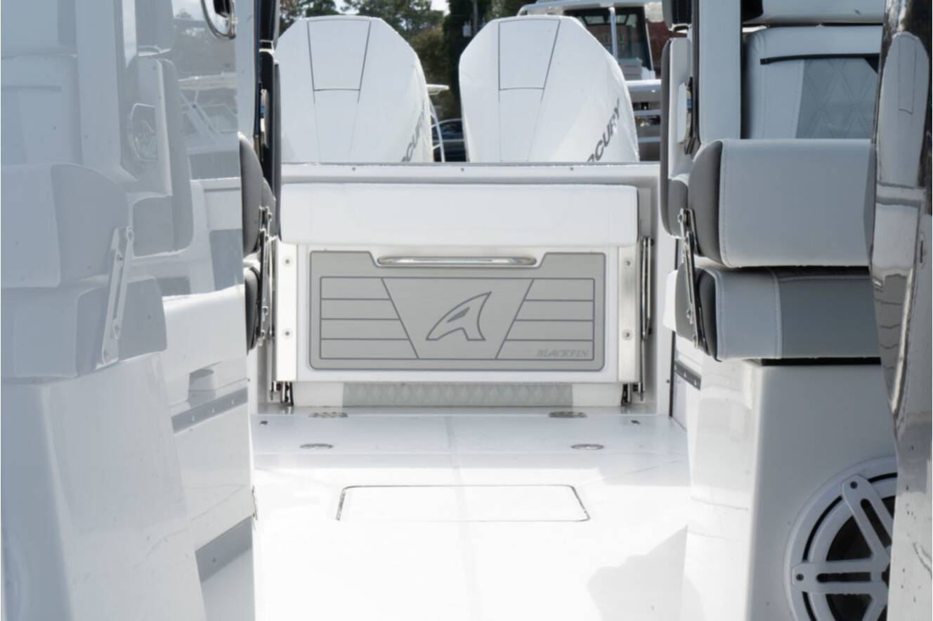 A photo of this 2024 Blackfin 272DC
