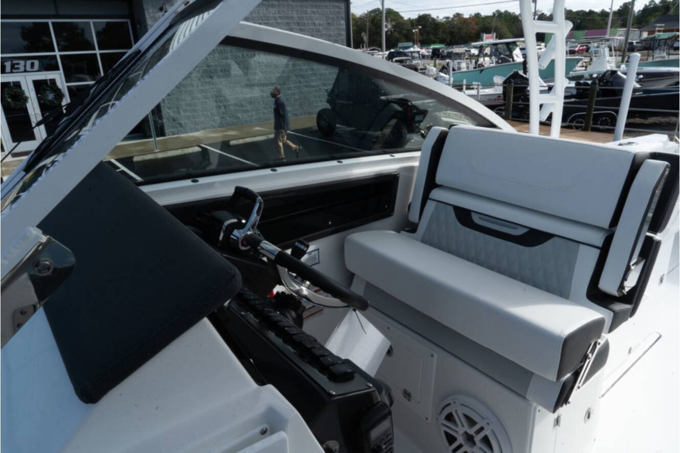 A photo of this 2024 Blackfin 272DC