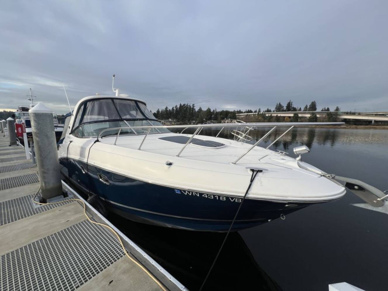 A photo of this 2013 Sea Ray 310 Sundancer