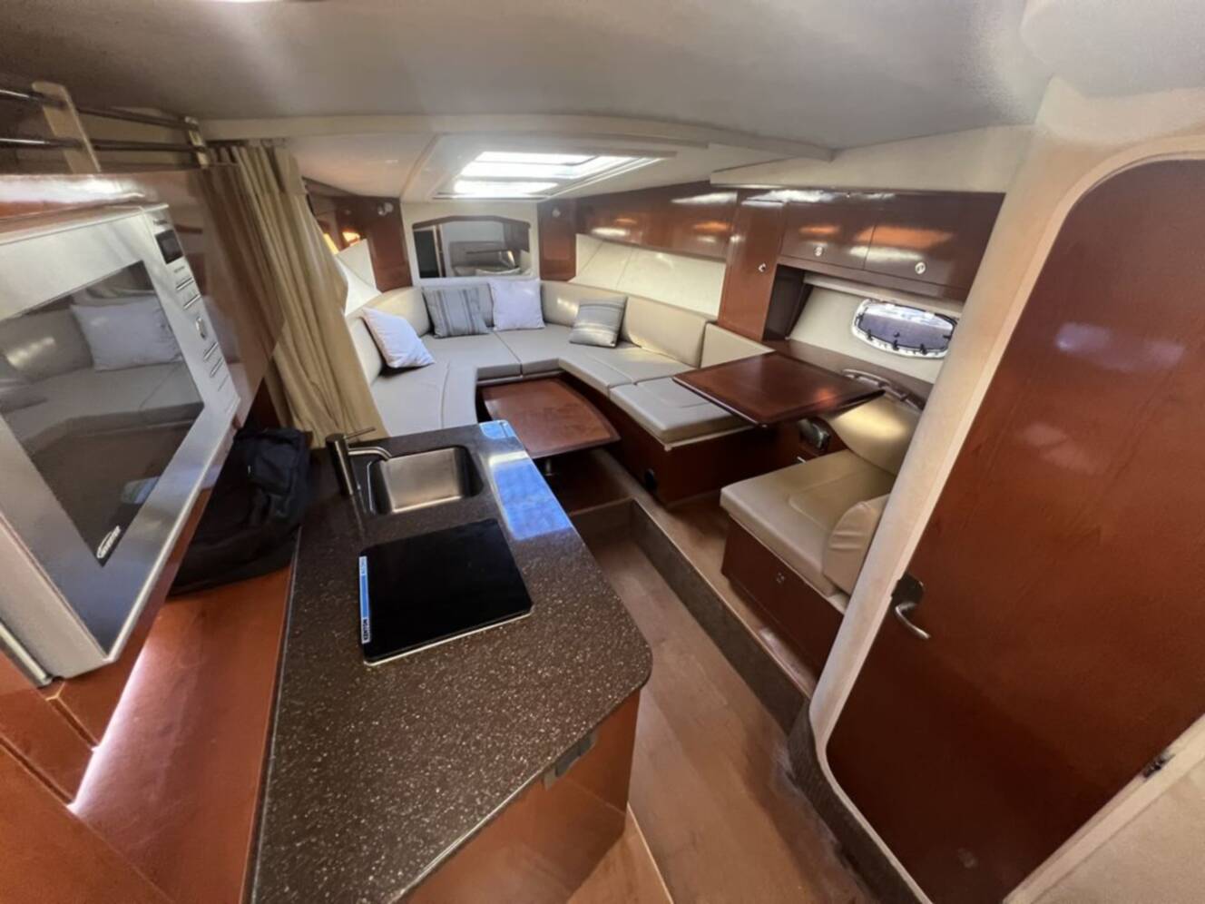 A photo of this 2013 Sea Ray 310 Sundancer