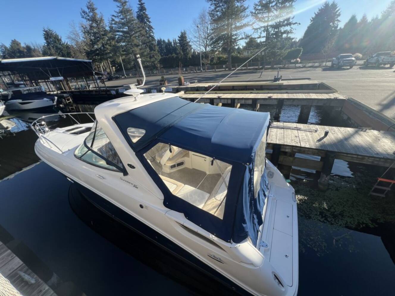 A photo of this 2013 Sea Ray 310 Sundancer