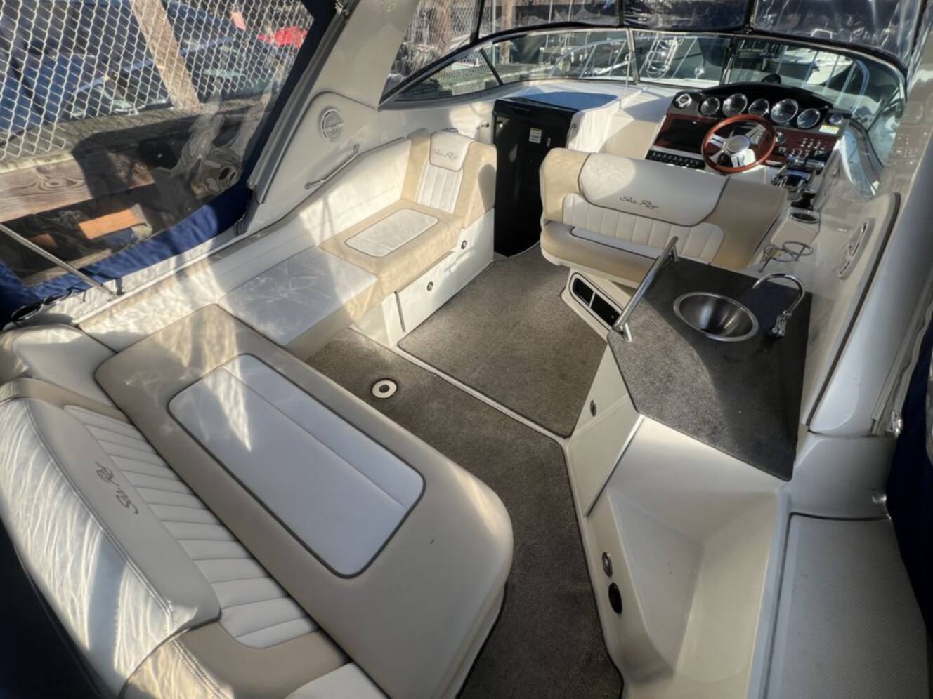 A photo of this 2013 Sea Ray 310 Sundancer