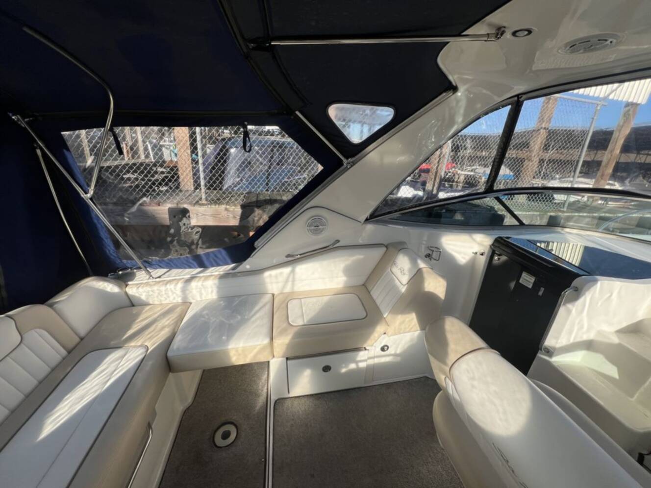 A photo of this 2013 Sea Ray 310 Sundancer