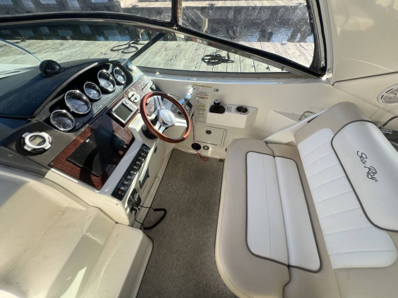 A photo of this 2013 Sea Ray 310 Sundancer