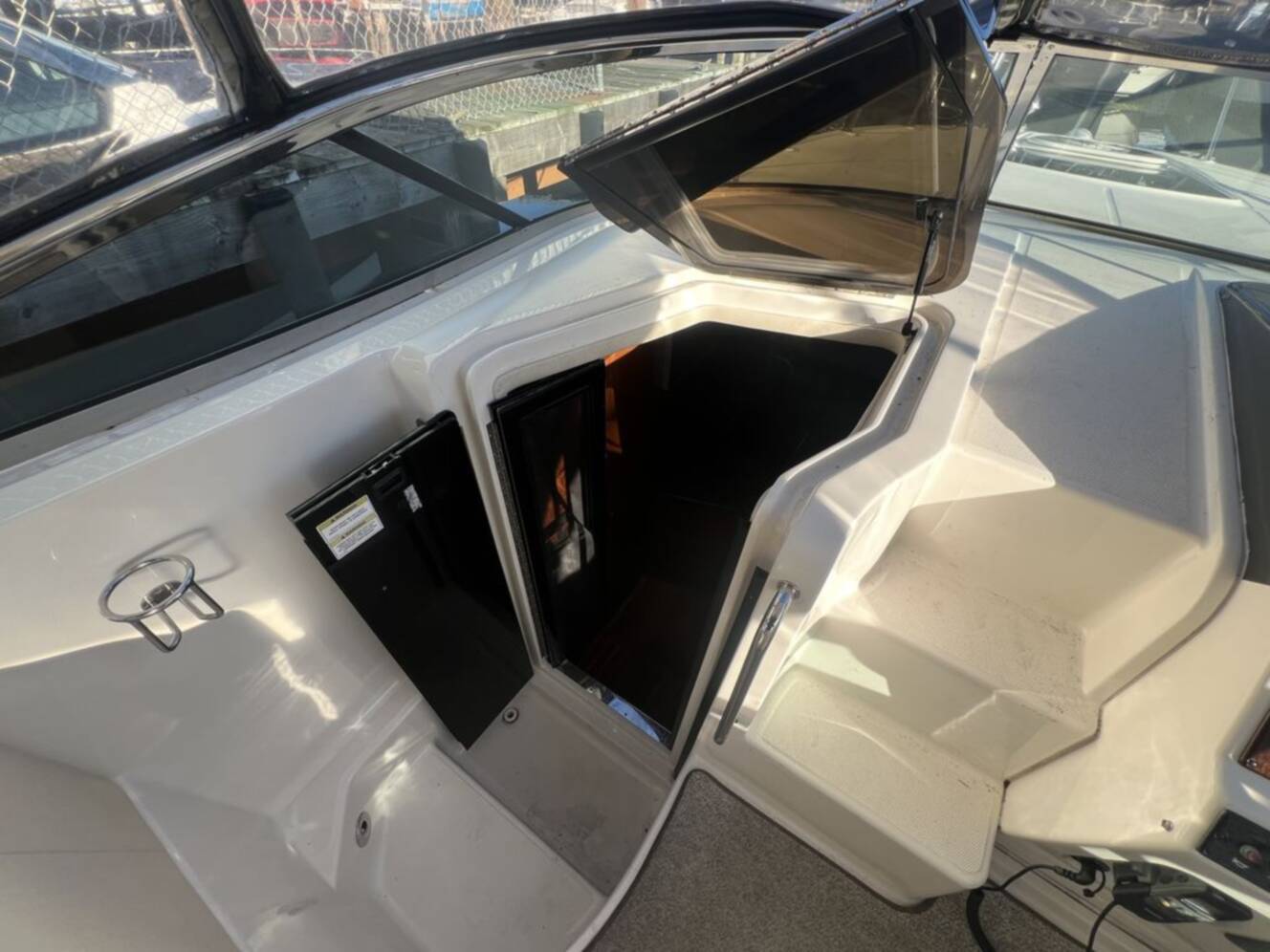 A photo of this 2013 Sea Ray 310 Sundancer