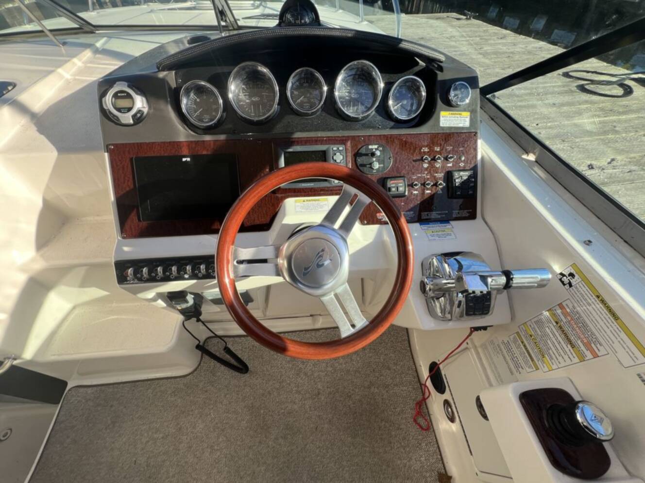 A photo of this 2013 Sea Ray 310 Sundancer